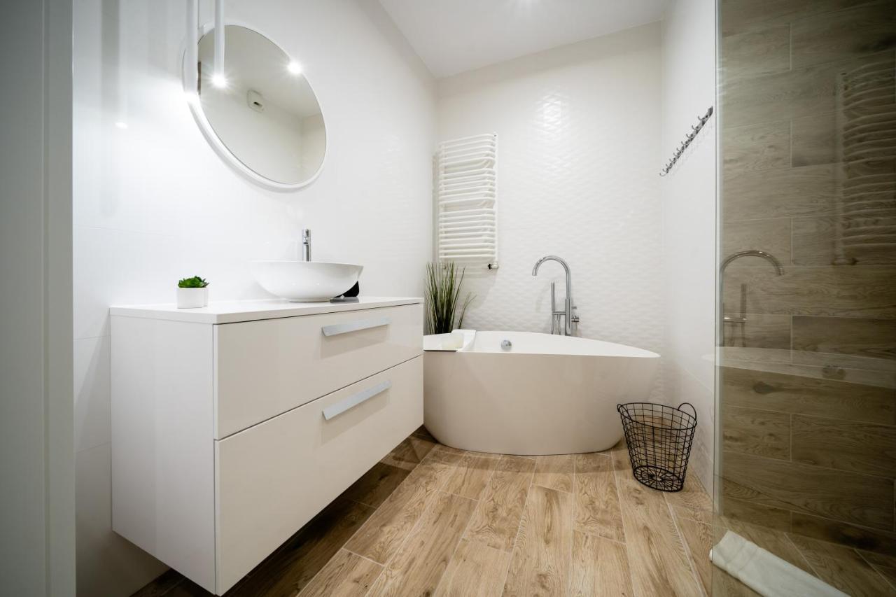 Urban Apartments Luxury Skyline Sokolska Towers 30A, 2 Free Garages, Gym & Sauna, Self Check-In Katowice Exteriör bild